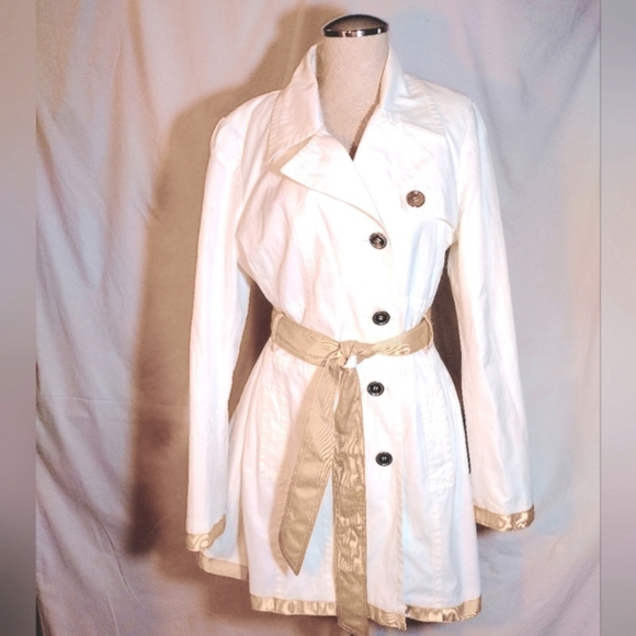 Black Rivet Jackets & Blazers - Women Black Rivet waterproif, white rain coat with beige belt, L , buttonUp
